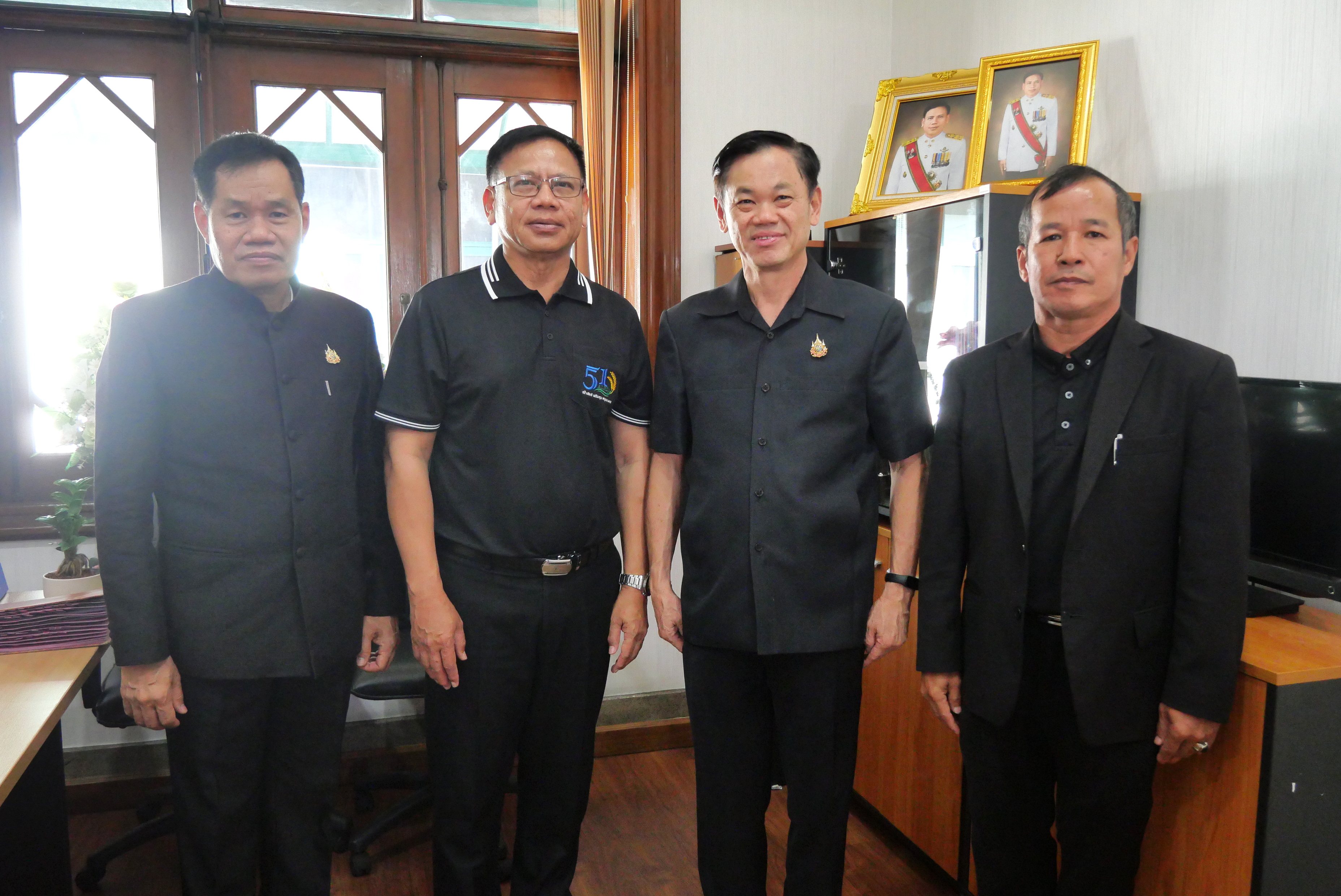 title - หัวหน้าผู้ตรวจราชการกรม พร้อมคณะเข้าแสดงความยินดีกับผู้ตรวจราชการกรม ส.ป.ก. เนื่องในโอกาสเข้ารับตำแหน่งใหม่